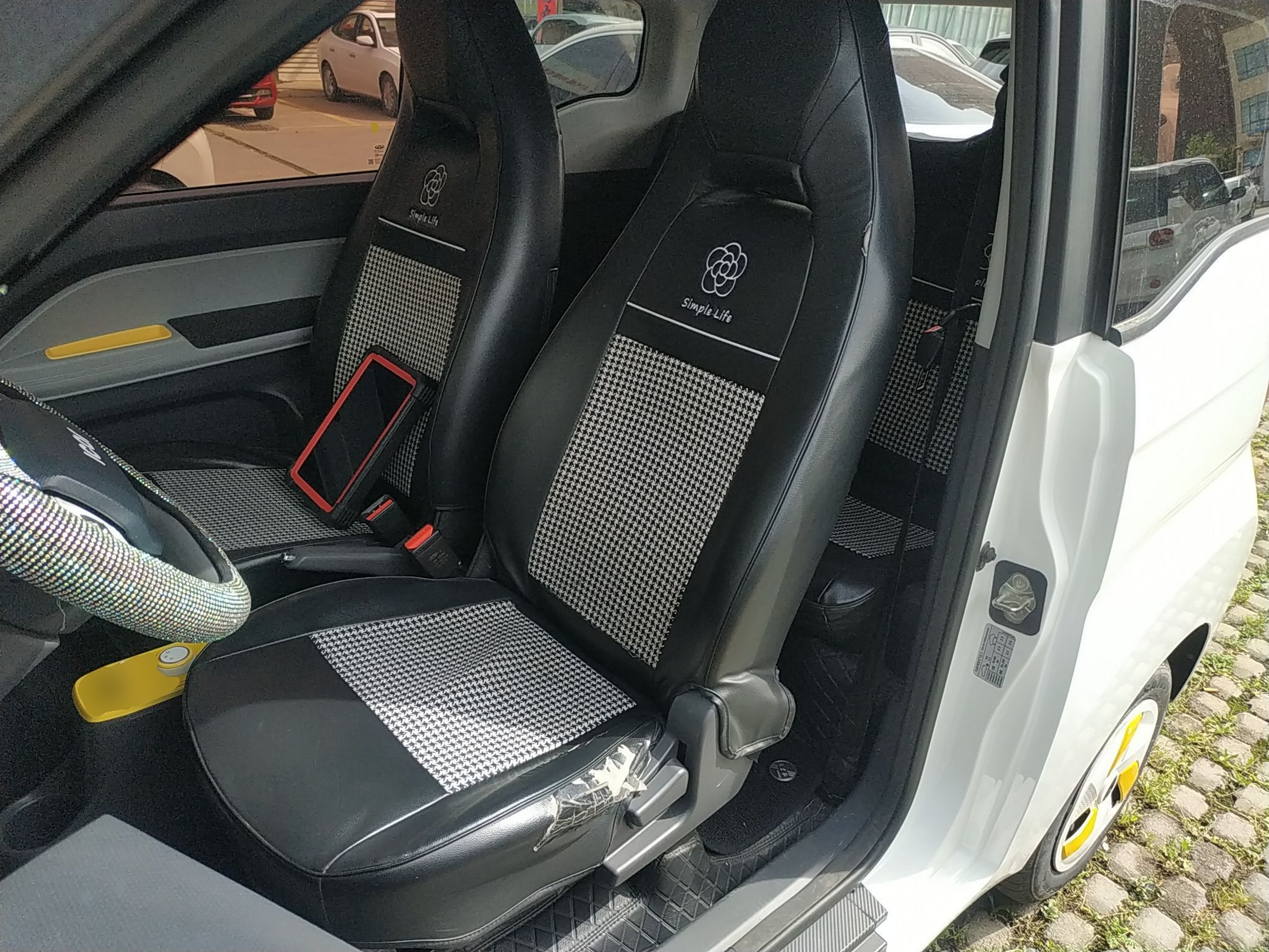 Переднее сиденье в автомобиле