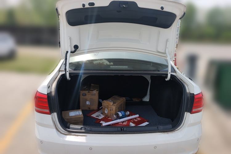 Used Volkswagen Lavida 2015 1.6L Manual Fashion Edition Trunk