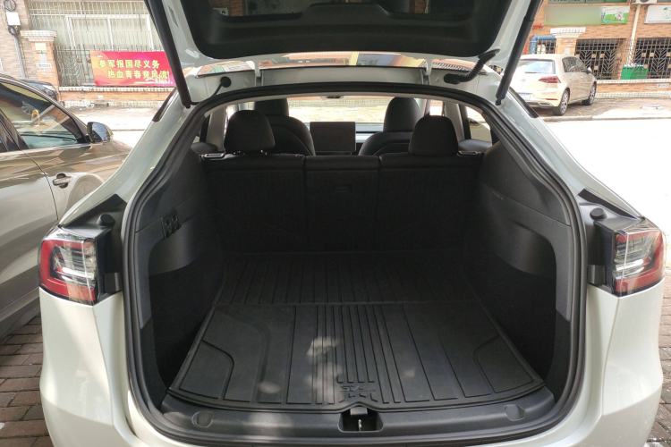 Used Tesla Model Y 2023 Long-Range All-Wheel-Drive Version
