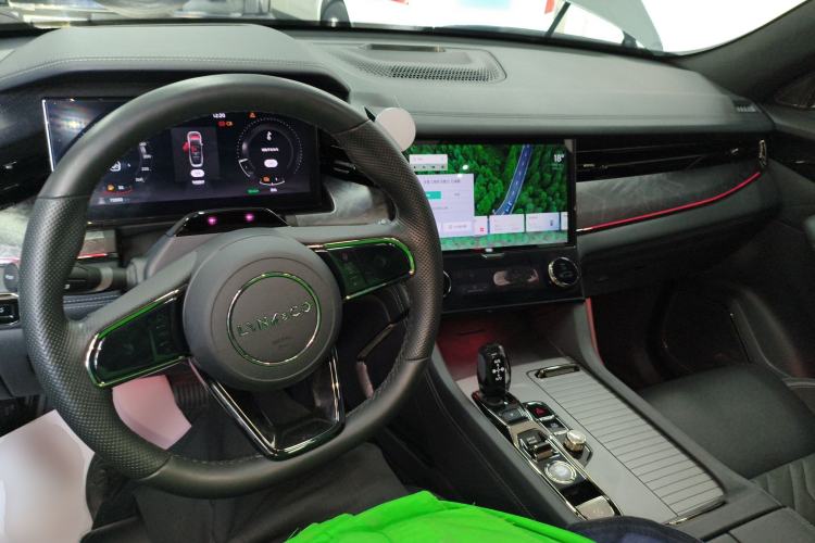 Used Lynk & Co 09 EM-P 2021 2.0T PHEV Halo Six-Seater Center Console