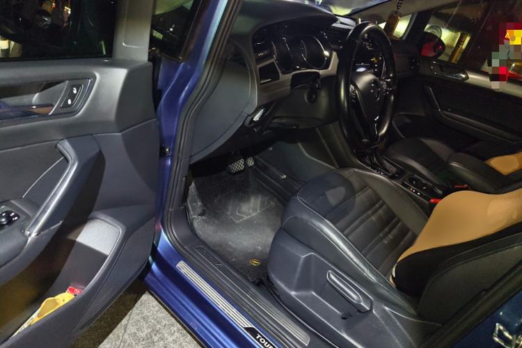 Used Volkswagen Touran 2016 Volkswagen Touran L 280TSI DSG Comfort Edition
