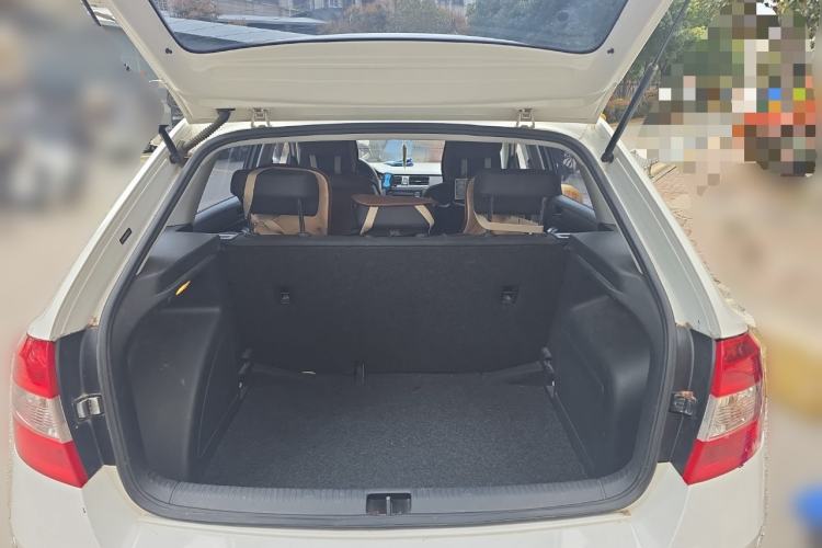 Used Skoda Rapid Spaceback 2014 1.6L Automatic Enjoyment Edition