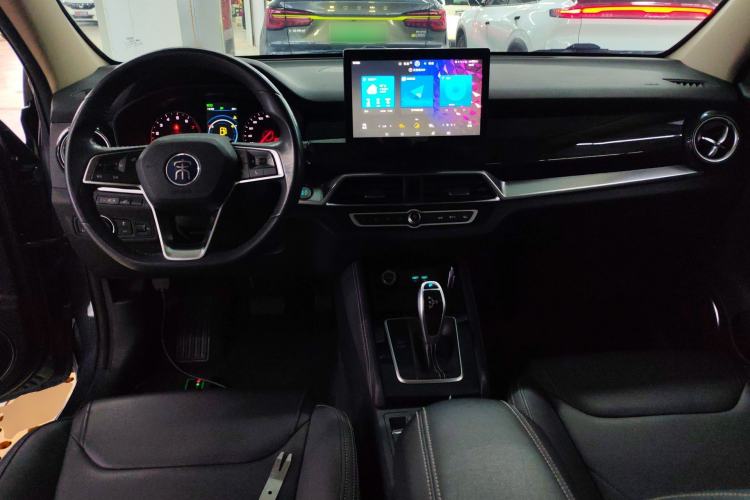 Used BYD Song 2021 Classic Edition 1.5T Automatic Luxury Model Center Console