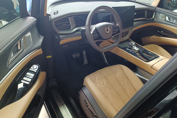 Used Denza D9 2025 DM-i Smart Drive 1020 Four-Wheel Drive Premium Model