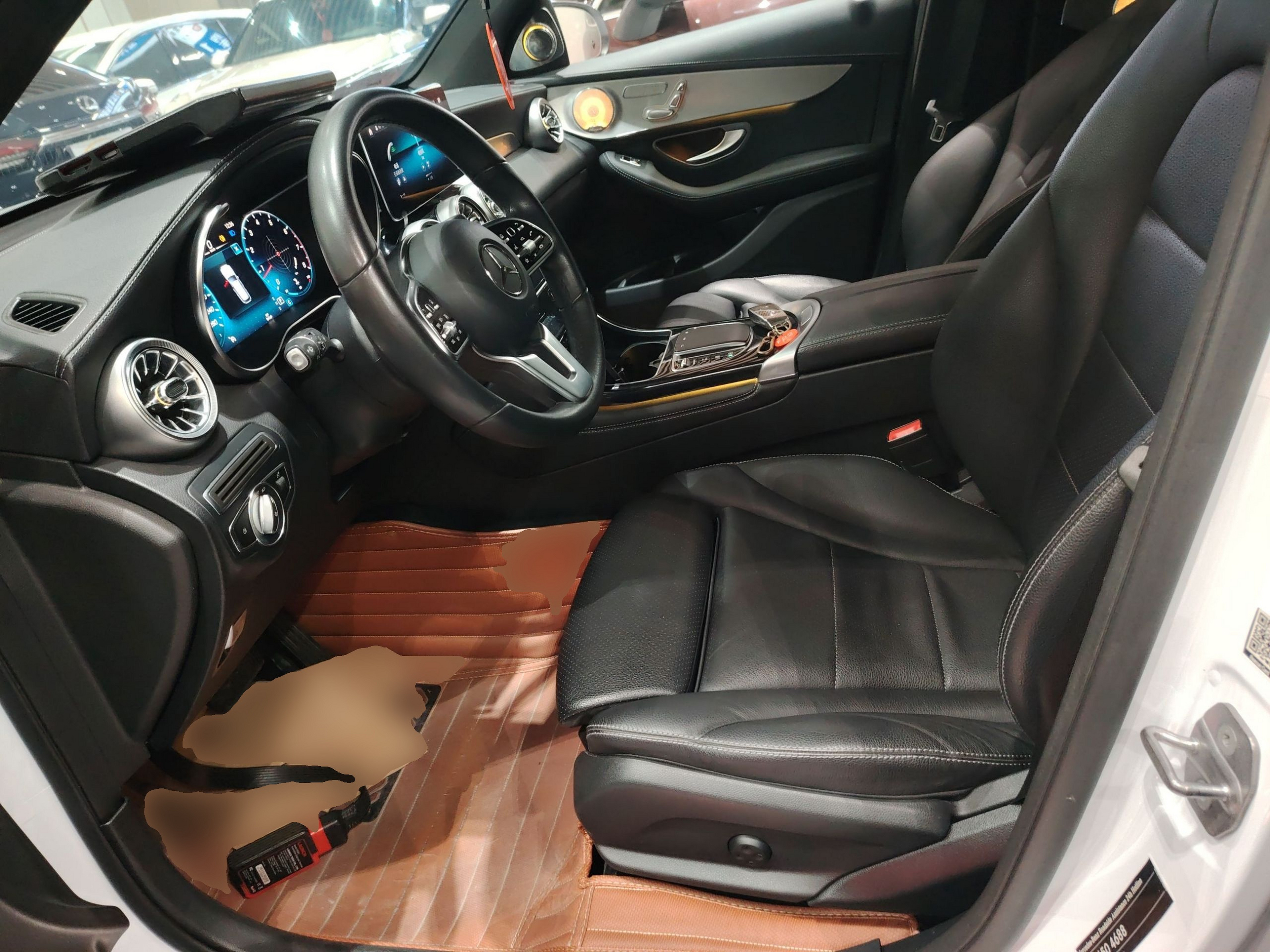 المقاعد الأمامية داخل السيارة