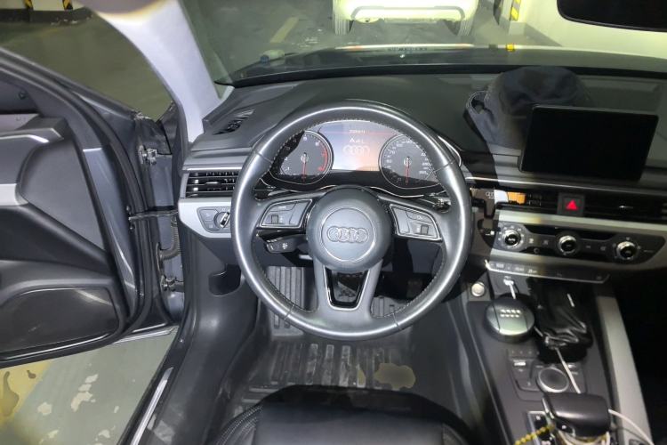 Used Audi A4L 2018 30th Anniversary Edition 40 TFSI Trendy Model Steering Wheel