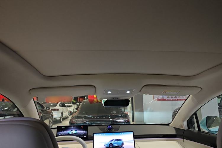 Used Hima Luxeed R7 2024 All-Electric 802 km Max Headliner