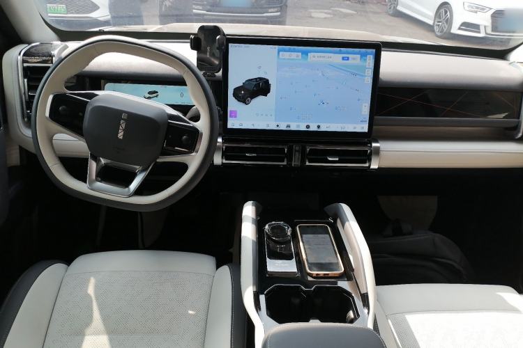 Used iCAR 03 2024 501km Two-Wheel Drive Long-Range Yuechao Edition Center Console