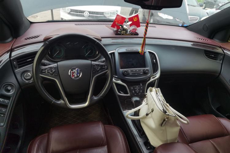 Used Buick LaCrosse 2013 2.4L SIDI Elite Comfort Version Center Console