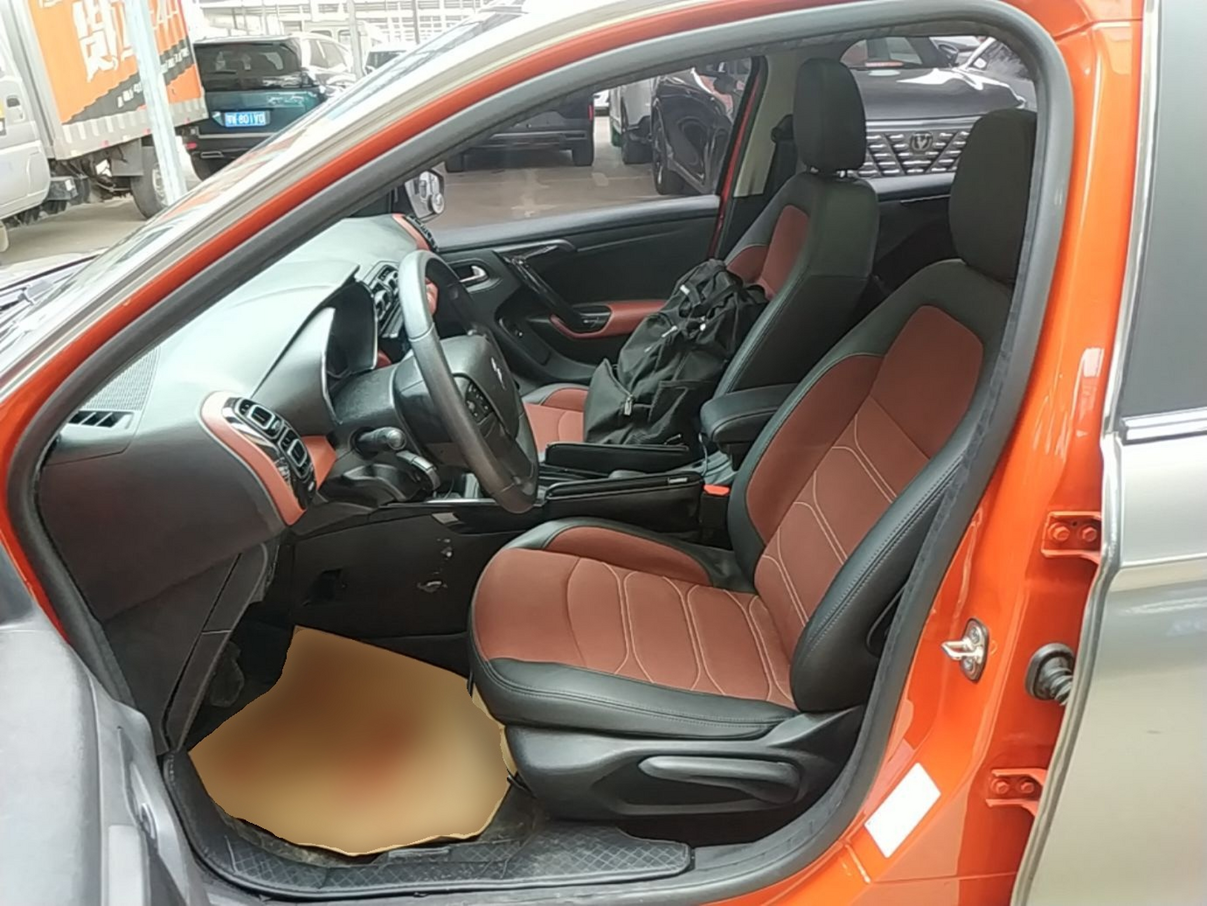 Переднее сиденье в автомобиле