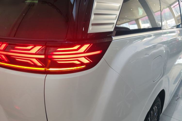 Used Denza D9 2022 DM-i 970 Four-Wheel Drive Prestige Model
