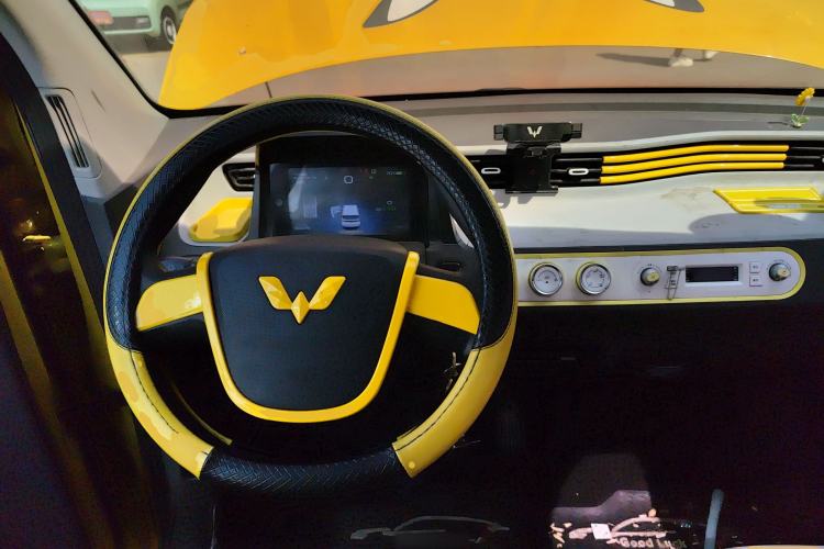 Used Wuling Hongguang MINIEV 2021 Macaron Premium Model – Lithium-NMC Center Console