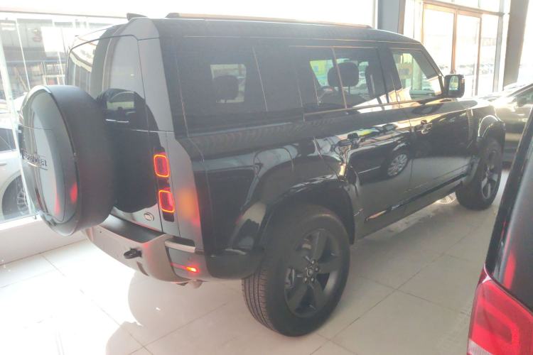 Used Land Rover Defender 2025 110 3.0T P400 – Dynamic HSE