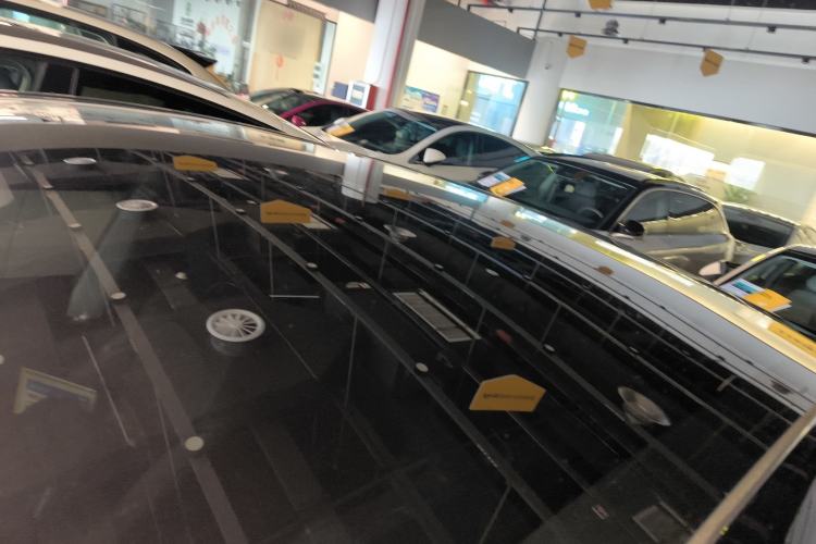 Used Tesla Model Y 2025 Rear-Wheel-Drive Version Roof