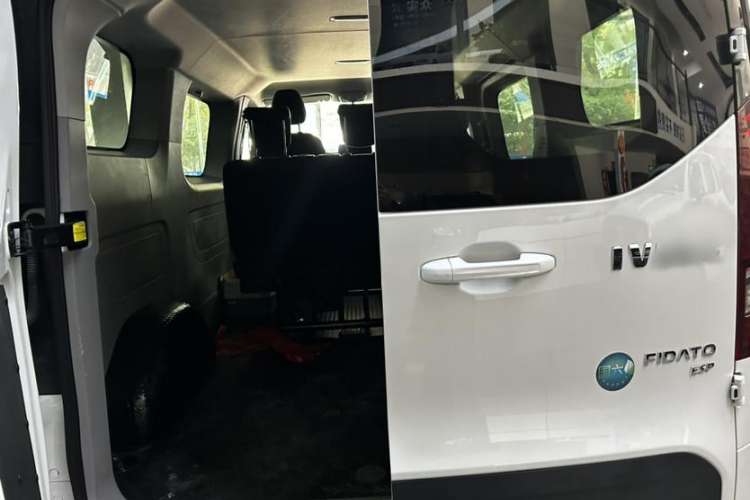 Used Iveco Fidato 2023 C30 Passenger Van 2.0T 93kW Manual Transmission Xingtu Edition Low Roof
