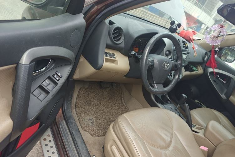 Used Toyota RAV4 2011 2.0L Automatic Luxury Edition Driver Seat