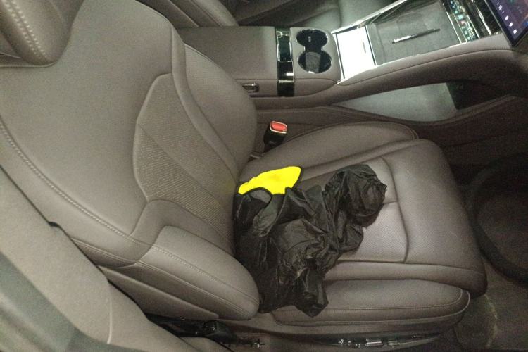 Used Denza Z9 2024 1100 km All-Wheel-Drive Ultra Version Right Front Seat