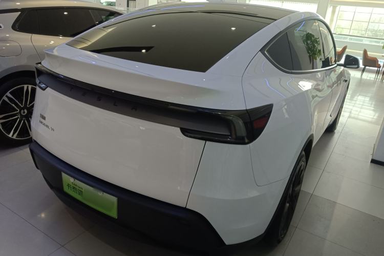 Used Tesla Model Y 2025 Long-Range All-Wheel-Drive Version