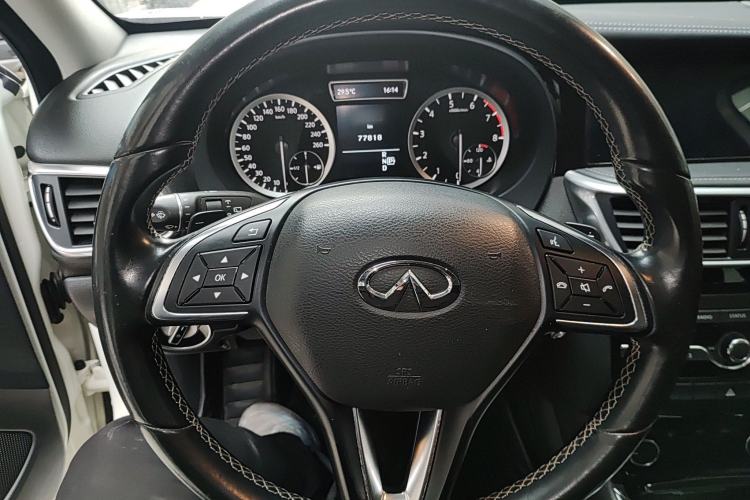 Used Infiniti QX30 2017 2.0T Four-Wheel Drive Fashion Edition Steering Wheel