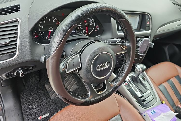 Used Audi Q5 2015 40 TFSI Trendy Edition Steering Wheel