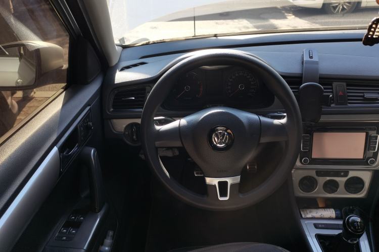 Used Volkswagen Gran Lavida 2013 1.6L Manual Fashion Model
