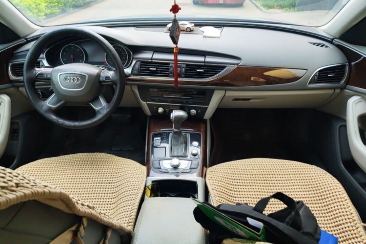 Used Audi A6L 2012 30 FSI Comfort Model Center Console