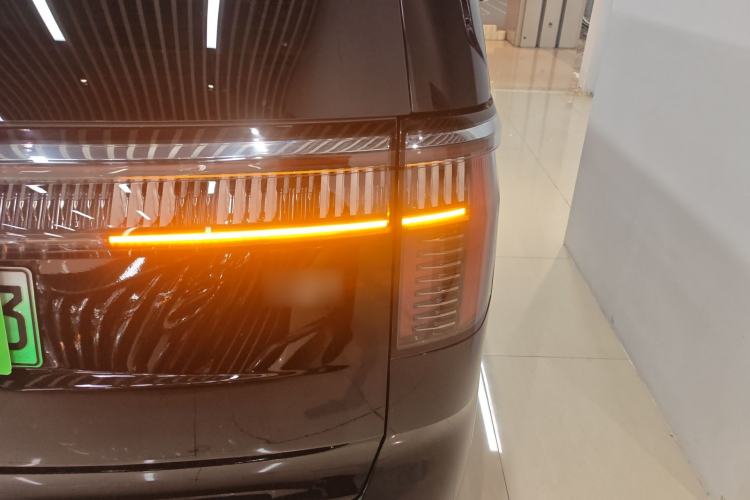 Used Zeekr 009 2024 7-Seater Walk-Through Version Four-Wheel Drive 108 kWh
