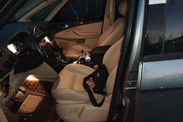 Used Ford S-MAX 2008 2.3L 7-Seater Flagship Navigation Version
