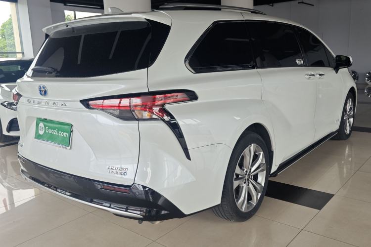 Used Toyota SIENNA 2023 2.5L Hybrid Deluxe Edition