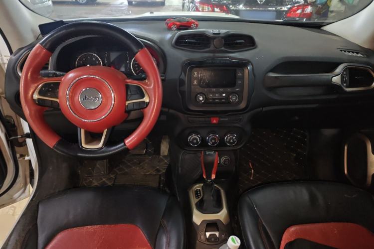 Used Jeep Renegade 2017 180T Automatic Kinetic Edition+ Center Console