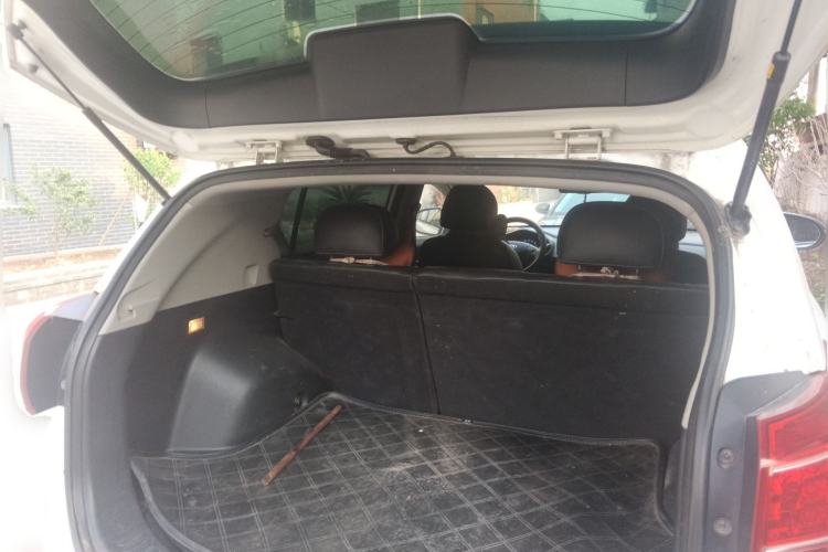 Used Kia Sportage R 2011 2.0L Automatic Two-Wheel Drive GL Trunk