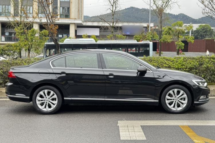 Used Volkswagen Magotan 2018 Facelift 330TSI DSG Luxury Model Exterior 1