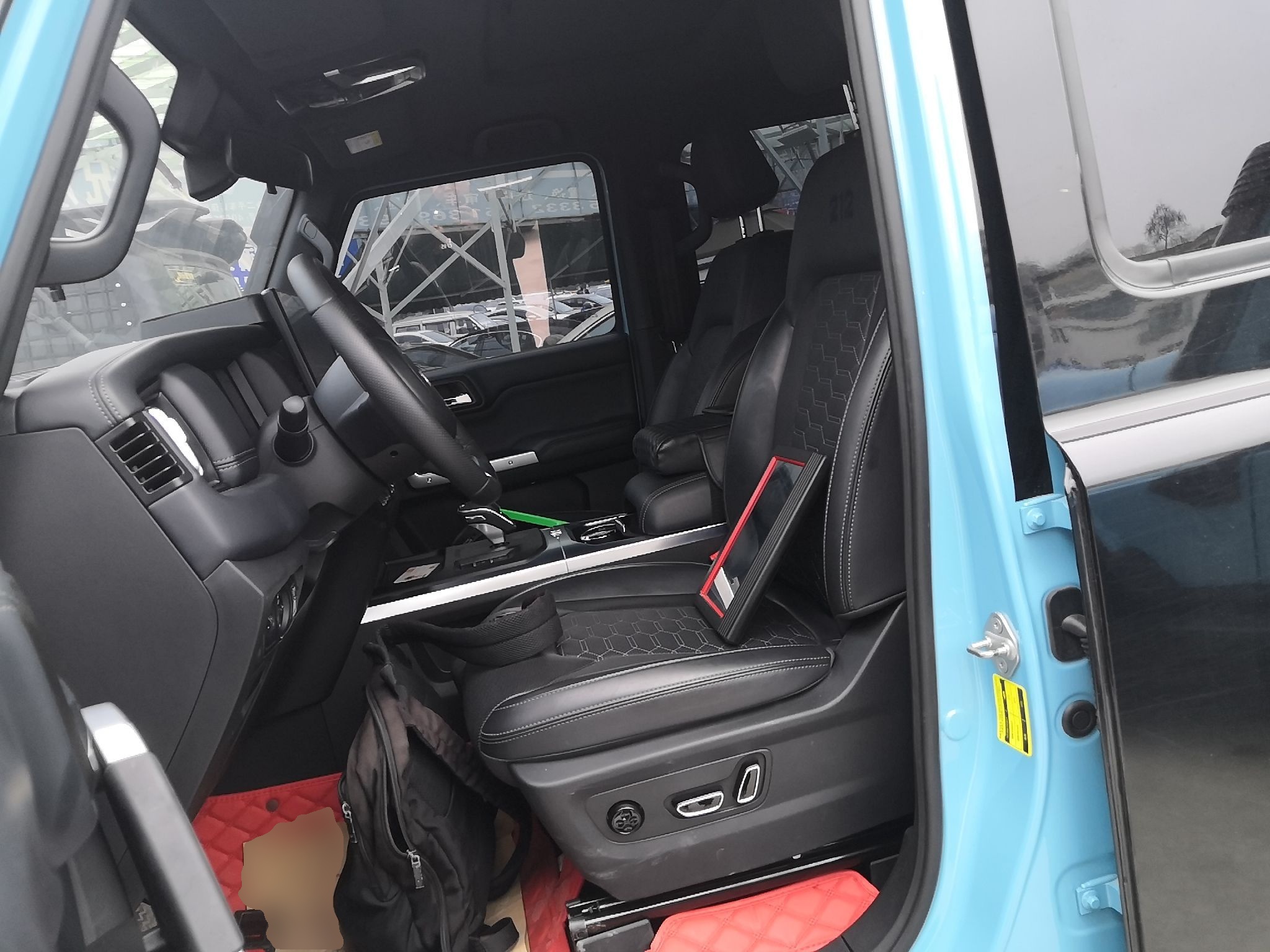 المقاعد الأمامية داخل السيارة