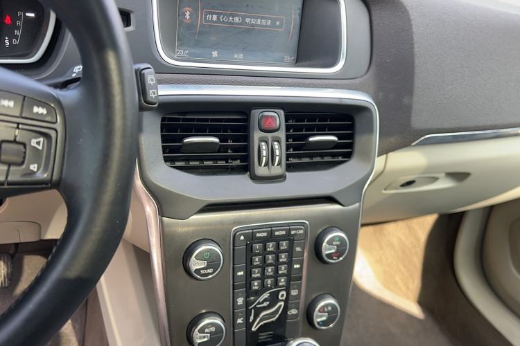 Used Volvo V40 2013 2.0T Zhiya Edition