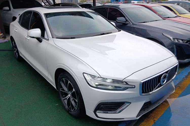 Used Volvo S60 2021 T4 Zhiyi Luxury Edition Front Right 45 Deg