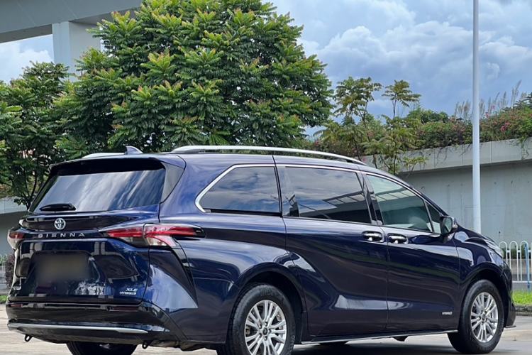 Used Toyota Sienna 2021 2.5L Hybrid Luxury Edition