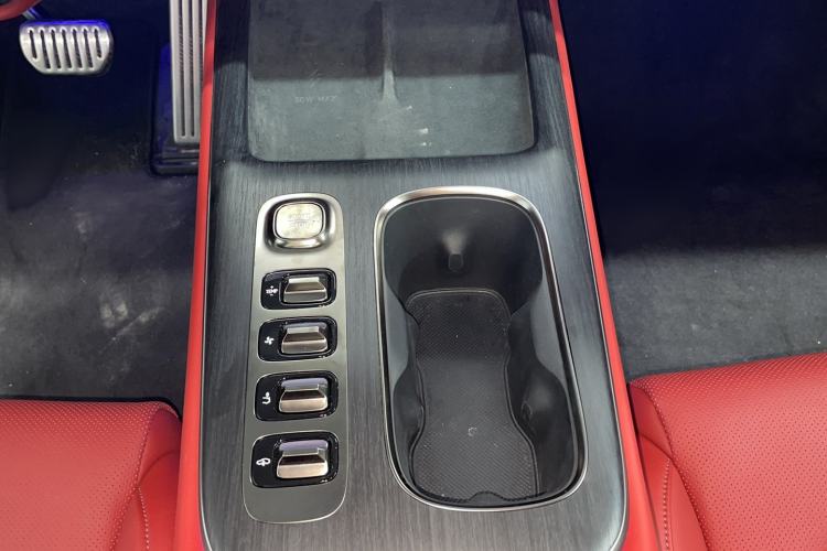 Used Xiaomi Auto SU7 2024 Four-Wheel Drive Ultra-Long Range Advanced Intelligent Driving Max Edition
