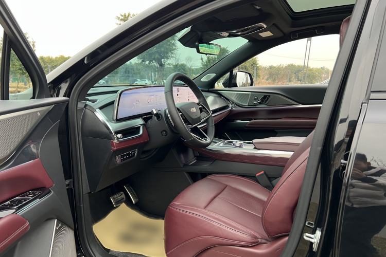 Used Cadillac XT5 2025 2.0T Platinum Edition