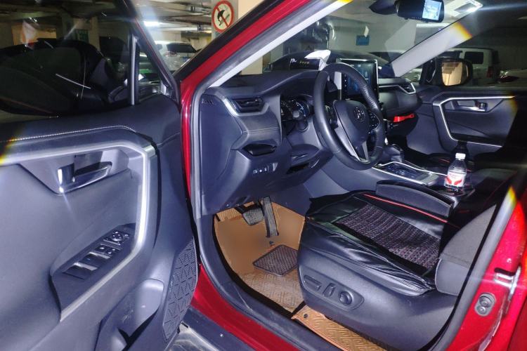 Used Toyota RAV4 2020 Dual-Engine 2.5L E-CVT 4x4 Elite PLUS Edition Driver Seat