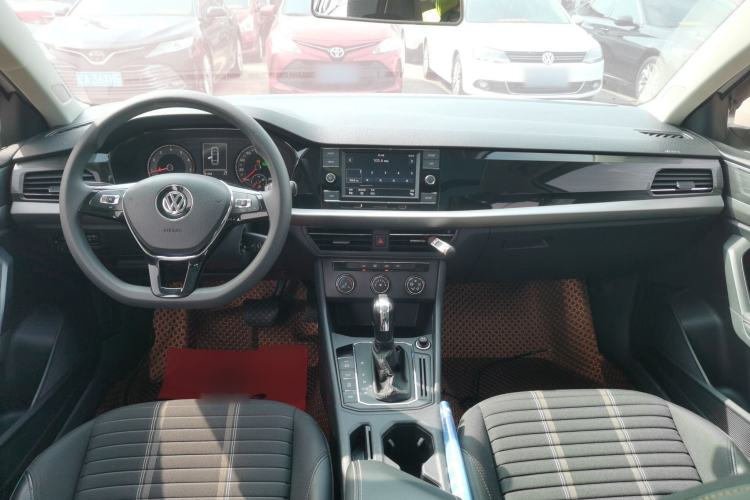 Used Volkswagen Lavida 2018 Hatchback 200TSI DSG Comfort Edition China V Standard Center Console