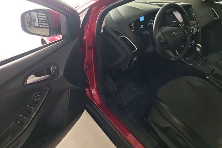 Used Ford Focus 2018 Sedan Classic 1.6L Automatic Trendy SmartDrive Edition Driver Seat