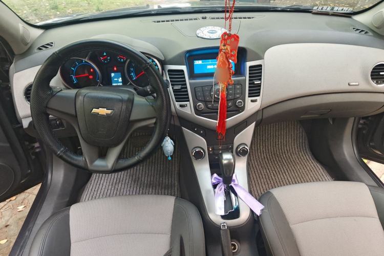 Used Chevrolet Cruze 2011 1.6L SE Automatic Center Console