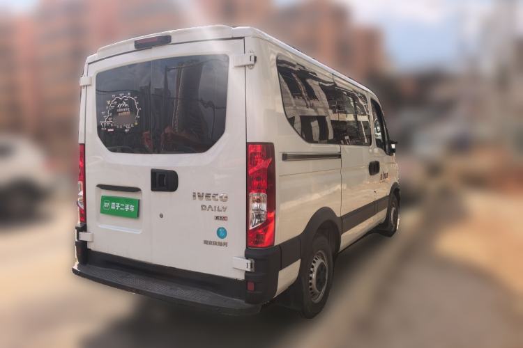 Used Iveco Eurocargo 2021 2.0T Manual Super-Rui Short Wheelbase Low-Roof Side-Hinged Door F1A