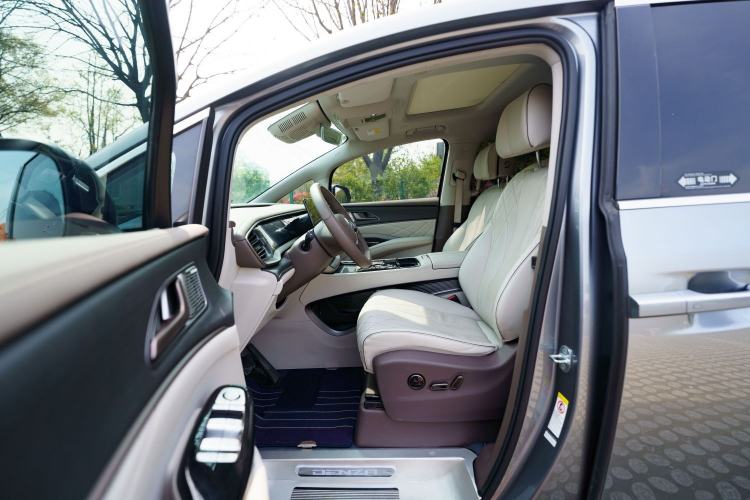 Used Denza D9 2022 DM-i 970 Four-Wheel Drive Prestige Model Left Front Seat