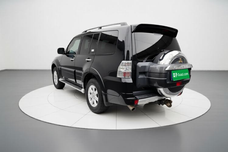 Used Mitsubishi Pajero 2015 3.0L Automatic Elite Overdrive Version China IV Standard Exterior 3