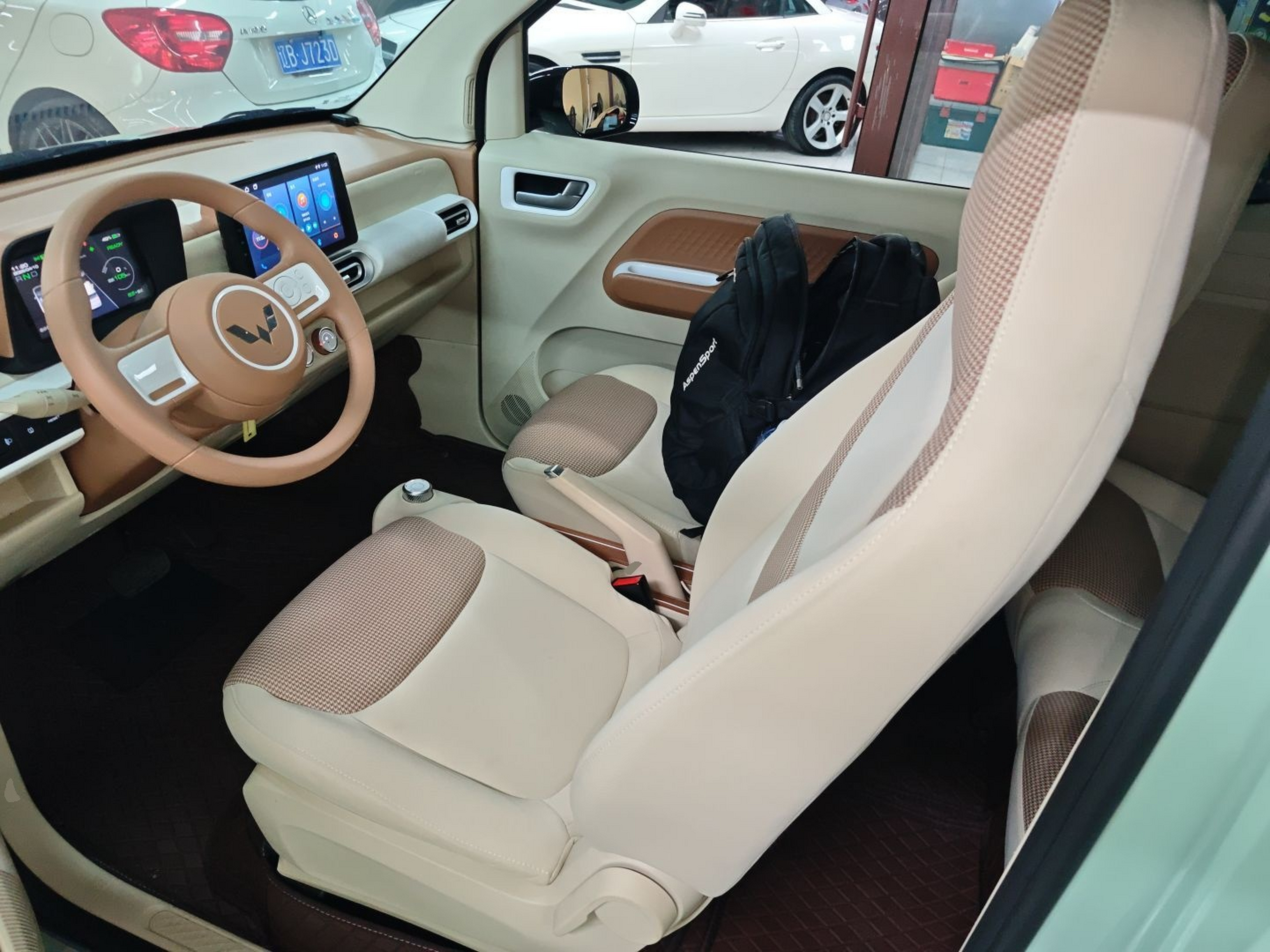 Переднее сиденье в автомобиле