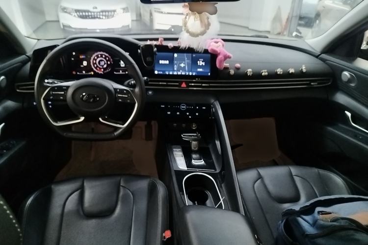 Used Hyundai Elantra 2021 1.5L CVT LUX Prestige Edition
