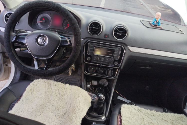 Used Volkswagen Jetta 2017 1.5L Manual Comfort Model Center Console