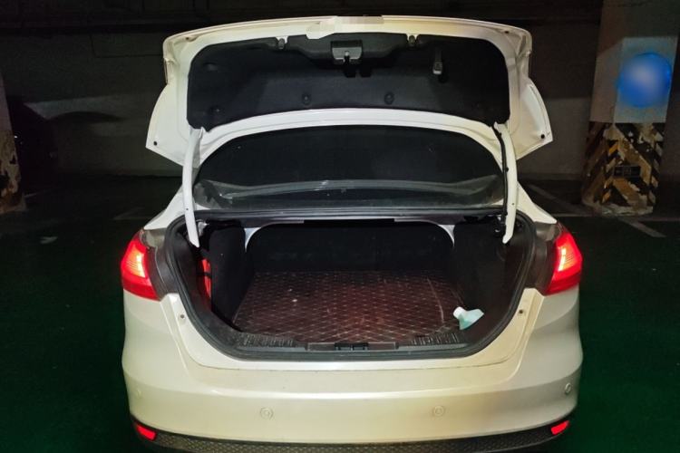 Used Ford Focus 2017 Sedan 1.6L Automatic Fashion Edition Smart Drive Version Trunk