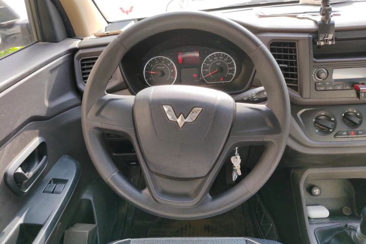 Used Wuling Hongguang V 2019 1.5L Jingqu Version China VI LAR